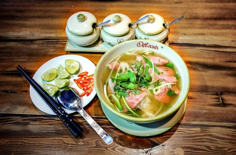 El Ministerio de Cultura, Deportes y Turismo incluyó el Pho de Hanoi en la lista del patrimonio cultural inmaterial nacional. (Foto: VietnamPlus)