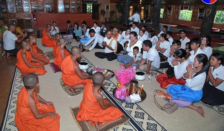 Camboyanos celebran el Festival Pchum Ben. (Fuente: khmertimeskh.com)