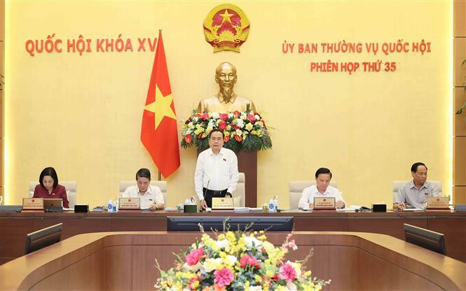 El titular parlamentario Tran Thanh Man interviene en la 35 reunión del Comité Permanente de la Asamblea Nacional. (Fuente: VNA)