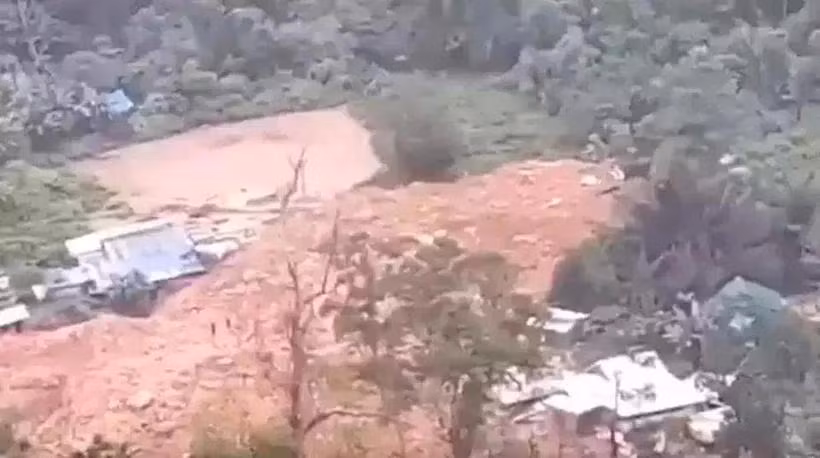 Escena del deslizamiento de tierra (Fuente: jakartaglobe.id)