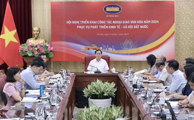 El ministro de Relaciones Exteriores de Vietnam, Bui Thanh Son, preside el evento. (Fuente: VNA)