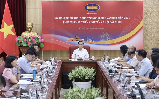 El ministro de Relaciones Exteriores de Vietnam, Bui Thanh Son, preside el evento. (Fuente: VNA)