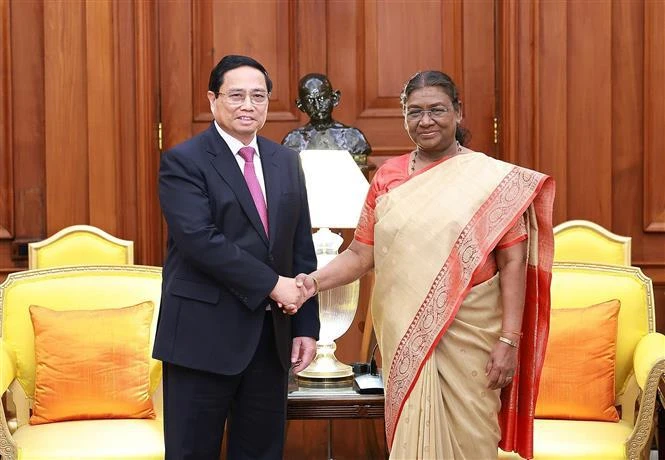 El primer ministro de Vietnam, Pham Minh Chinh, y la presidenta india, Droupadi Murmu. (Foto: VNA)