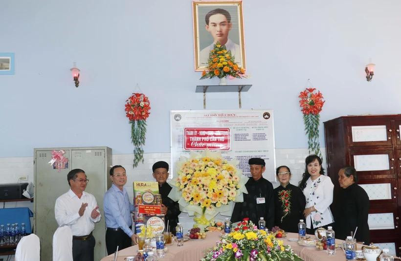 Felicitan a secta budista de Hoa Hao en Can Tho por su aniversario de fundación. (Fuente: VNA)