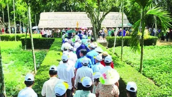 Visitantes en Nghe An (Fuente:VNA)