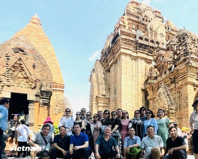 Visitantes en la Torre Ponagar, en la provincia de Khanh Hoa. (Fuente: Vietnamplus)