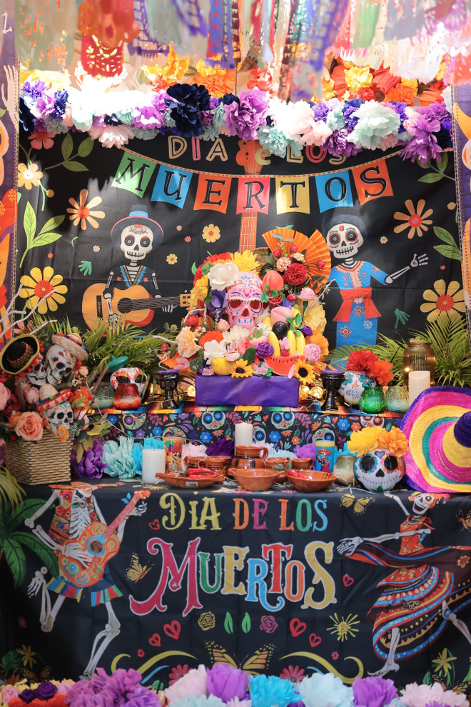 El altar de muertos, símbolo de una de las tradiciones más queridas de México. (Fuente: Universidad de Hanoi) HANU9443.JPG