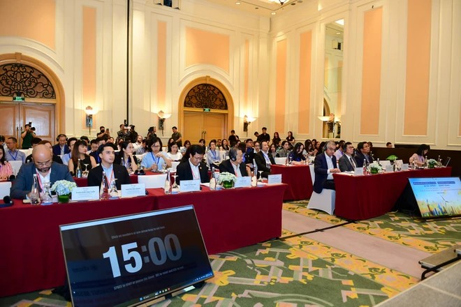 Los asistentes al evento recibieron información actualizada sobre temas relacionados con el crecimiento verde y la implementación de los objetivos de desarrollo sostenible (ODS) de Vietnam (Foto: Vietnam+) qu76bgal.png