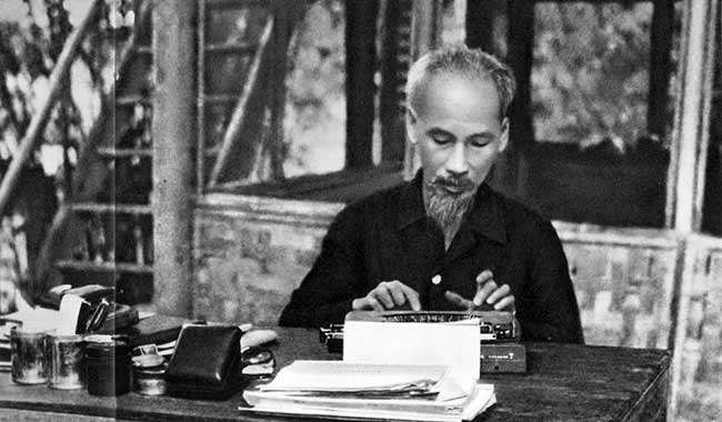 Durante su vida, el Presidente Ho Chi Minh siempre hizo hincapié en la prevención y la lucha contra el despilfarro. (Foto de archivo: VNA) tải+xuống-1.jpg