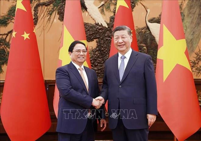 El primer ministro Pham Minh Chinh se reúne con el secretario general del Partido Comunista y presidente de China, Xi Jinping, en Beijing el 26 de junio. (Foto: VNA) pm-pham-minh-chinh-and-chinese-party-general-secretary-and-president-xi-jinping-7999.jpg.webp