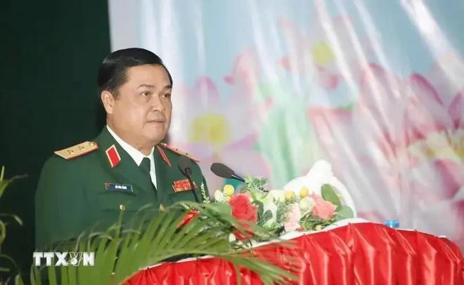 El teniente general Do Van Banh, comisionado político de la Academia Nacional de Defensa de Vietnam, habla en el evento. (Foto: VNA) do-van-banh-9549.jpg.webp