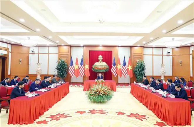 El secretario general del Partido Comunista de Vietnam, To Lam, durante la llamada telefónica con el presidente electo de Estados Unidos, Donald Trump. (Fuente: VNA) hình_ảnh (5).webp