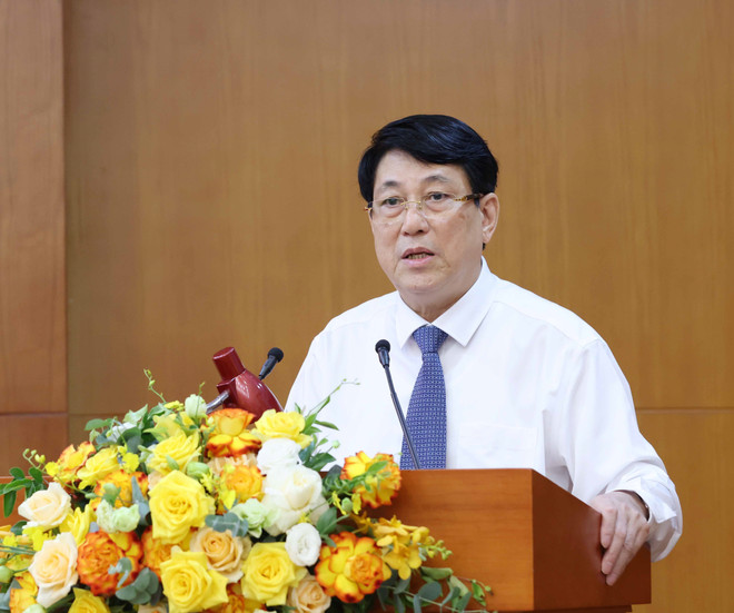 El miembro del Buró Político y permanente del Secretariado del Comité Central (CC) del Partido Comunista de Vietnam (PCV), Luong Cuong, interviene en la conferencia. (Fuente: VNA) vna_potal_thuong_truc_ban_bi_thu_luong_cuong_lam_viec_voi_ban_noi_chinh_trung_uong__7466652.jpg