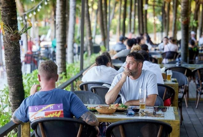 Phu Quoc se ha vuelto más atractivo para los visitantes internacionales international-tourists-1064.jpg.webp