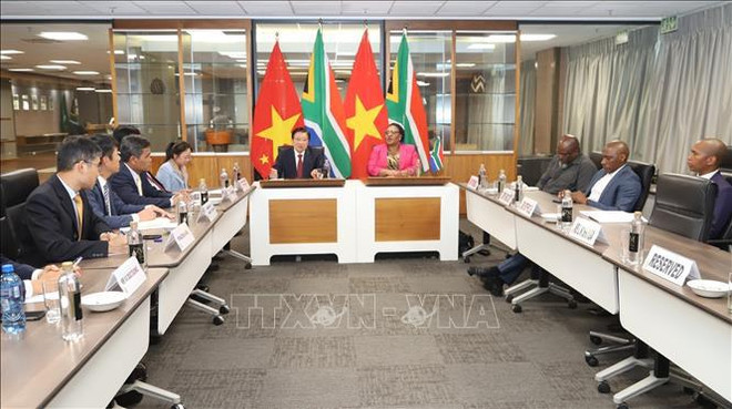 La delegación del Partido Comunista de Vietnam sostuvo un encuentro con la presidenta de la Asamblea Nacional de Sudáfrica, Thokozile Didiza. (Fuente: VNA) hình_ảnh.jpg