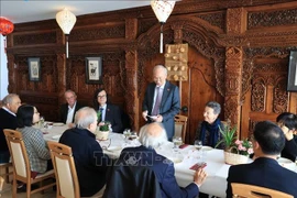 El embajador vietnamita en Suiza, Phung The Long, en el encuentro (Foto: VNA)