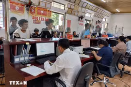 El Centro de Servicios Administrativos Públicos de la comuna Tua Sin Chai, en la provincia de Lai Chau, se ha convertido rápidamente en un punto de referencia cercano y habitual para los residentes locales cada vez que necesitan realizar trámites administrativos. (Foto: VNA)