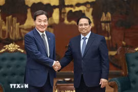 El primer ministro vietnamita, Pham Minh Chinh, recibe en Hanoi a Park Chang Dal, enviado especial del presidente de Corea del Sur. (Foto: VNA)