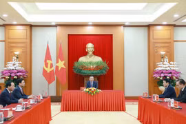 El secretario general del Partido, To Lam, mantiene la conversación telefónica con el presidente ruso, Vladimir Putin, el 24 de enero. (Foto: VNA)