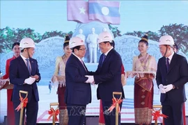 El primer ministro vietnamita, Phạm Minh Chinh, y su homólogo laosiano, Sonexay Siphandone, participaron en al acto de inicio de construcción del Parque de la Amistad Laos – Vietnam. (Foto: VNA(