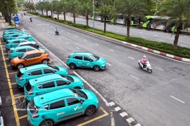 Estaciones de recarga eléctrica instaladas en vías estratégicas para facilitar el acceso de los usuarios a la carga de sus vehículos. (Foto: VNA)