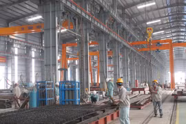 Se estima que, en los primeros seis meses de 2025, el índice de producción industrial aumenta un 9,2% en comparación con el mismo período del año anterior. (Foto: Vietnam+)