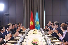 Durante la reunión entre To Lam y Yerlan Koshanov. (Foto: VNA)