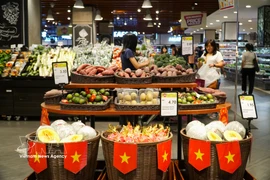 Productos vietnamitas exhibidos en la entrada de un supermercado de AEON en Malasia. (Foto: VNA)