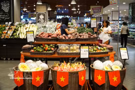 Productos vietnamitas exhibidos en la entrada de un supermercado de AEON en Malasia. (Foto: VNA)