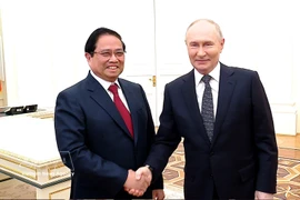El primer ministro de Vietnam, Pham Minh Chinh, y el presidente de Rusia, Vladimir Putin. (Foto: VNA)