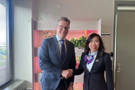 La viceministra de Relaciones Exteriores de Vietnam, Le Thi Thu Hang, y el secretario de Estado de Asuntos Exteriores de Estonia, Martin Roger. (Fuente: Ministerio de Relaciones Exteriores)
