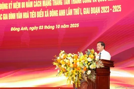 Nguyen Van Thieng, presidente del Comité Popular de Dong Anh, habla en la reunión. (Foto: https://donganh.hanoi.gov.vn)