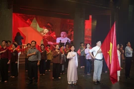 El café banh mi destaca las contribuciones silenciosas pero importantes del pueblo, incluida la pequeña burguesía, en la Revolución de Agosto. (Foto: Teatro de Drama de Vietnam)