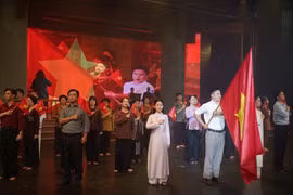 El café banh mi destaca las contribuciones silenciosas pero importantes del pueblo, incluida la pequeña burguesía, en la Revolución de Agosto. (Foto: Teatro de Drama de Vietnam)