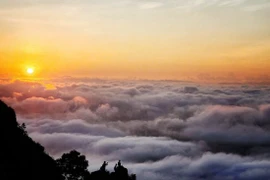  Cazar nubes en la cima de Dong Cao en la provincia de Bac Ninh