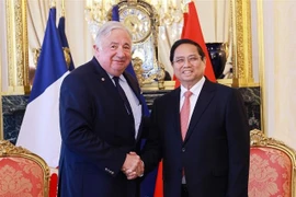 El primer ministro de Vietnam, Pham Minh Chinh, se reúne con el presidente del Senado francés, Gérard Larcher. (Foto: VNA)