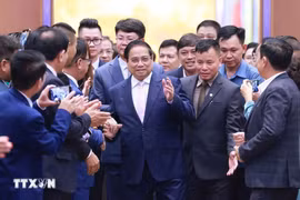 El primer ministro Pham Minh Chinh mantuvo el 31 de mayo un diálogo con empresas para implementar eficazmente la Resolución 68-NQ/TW del Buró Político sobre el desarrollo del sector privado. Foto: VNA