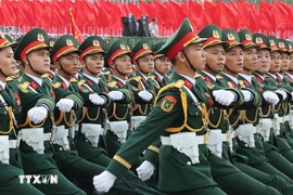 Oficiales del Ejército en el desfile conmemorativo del 80 aniversario de la Revolución de Agosto y el Día Nacional el 2 de septiembre. (Fuente: VNA)