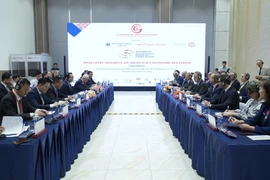 Durante la reunión entre el Comité Popular de Ciudad Ho Chi Minh y el embajador de Italia en Vietnam, Marco Della Seta, junto con la delegación de agencias, organizaciones y empresas italianas que asisten al Diálogo (Foto: VNA)