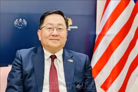 El embajador de Malasia en Vietnam, Dato' Tan Yang Thai, concede una entrevista a la prensa. (Foto: VNA)