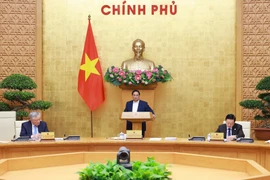 El primer ministro Pham Minh Chinh preside la reunión del Gobierno. (Foto: VNA)