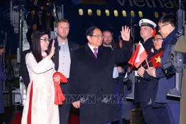 El primer ministro Pham Minh Chinh llega a Varsovia. (Foto: VNA)