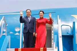 El presidente de la Asamblea Nacional (AN) de Vietnam, Tran Thanh Man, y su esposa viajan a Malasia. (Foto: VNA)