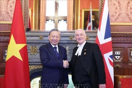 El secretario general del Partido Comunista de Vietnam, To Lam, y el presidente de la Cámara de los Comunes del Reino Unido, Lindsay Hoyle. (Foto: VNA)