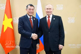 El primer ministro de Vietnam, Le Minh Hung, y el presidente de Rusia, Vladimir Putin. (Foto: VNA)