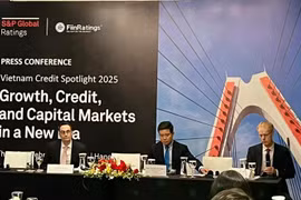 La conferencia de prensa "Enfoque de Crédito de Vietnam 2025" fue organizada conjuntamente por S&P Global Ratings y FiinRatings el 27 de febrero. (Foto: Vietnam+)