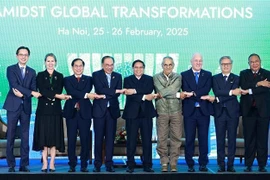 A la sesión plenaria del Foro del Futuro de la ASEAN asistieron el primer ministro vietnamita, Pham Minh Chinh, el presidente de Timor-Leste, José Ramos-Horta, dirigentes y jefes de delegaciones de varios países. (Foto: VNA)