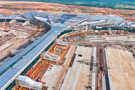 El Aeropuerto Internacional de Long Thanh está a punto de completarse y se prevé que entre en funcionamiento comercial en el primer semestre de 2026. (Foto: Vietnam+)