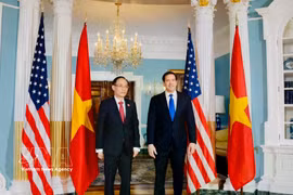 El ministro de Relaciones Exteriores de Vietnam, Le Hoai Trung, (izquierda) y el secretario de Estado de Estados Unidos, Marco Rubio. (Fuente: VNA)