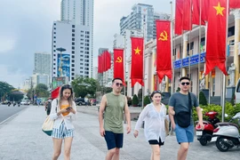 Turistas de Kazajistán en la ciudad de Nha Trang. (FotoÑ baokhanhhoa.vn)